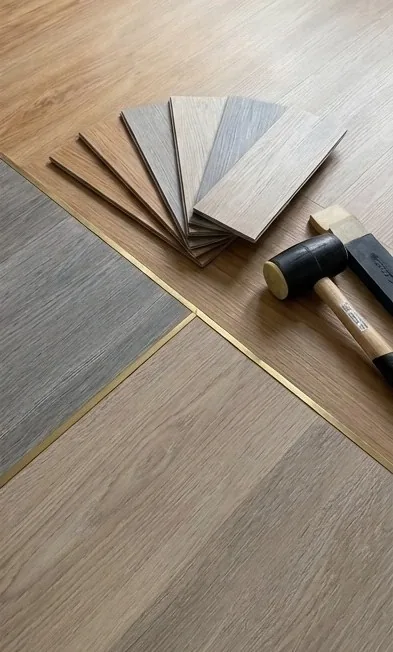Échantillons de parquet SPC clic et outils de pose